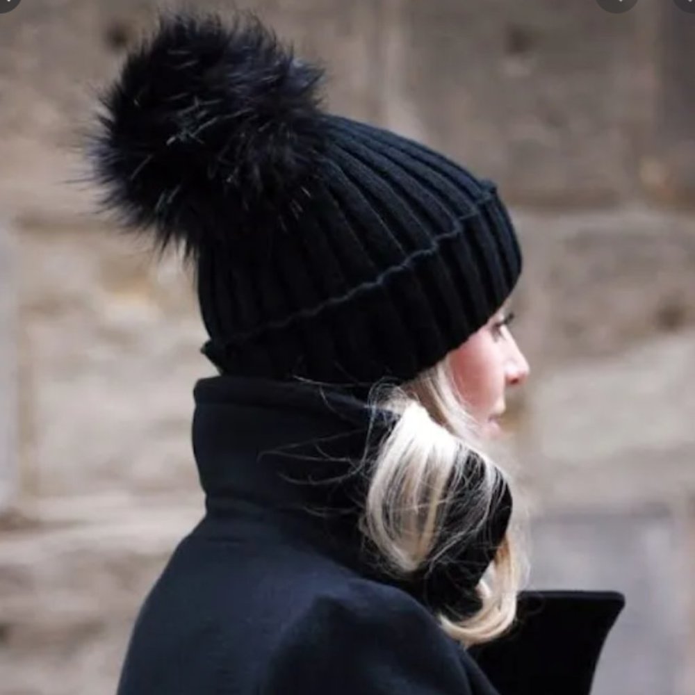 BLACK FAUX FUR POM POM KNIT HAT WINTER BEANIE - Picture 1 of 4